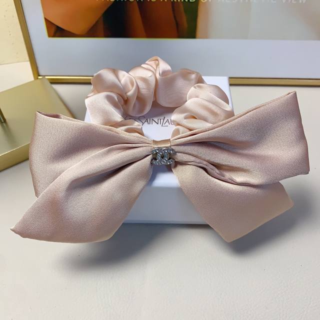Chanel小香 Chanel皮筋 蝴蝶结Logo皮筋发圈大肠圈气质百搭小仙女必入单品 宝藏款 闭眼入推荐款 单个