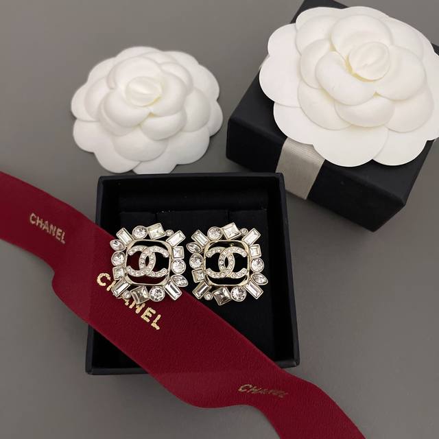 高品质 细节如图 0800110 香混搭钻耳钉 Z 4900！现Huo现Huo！太太太好看啦编号 239168051，配包装！超级重工，马眼形状水晶，方钻水晶，