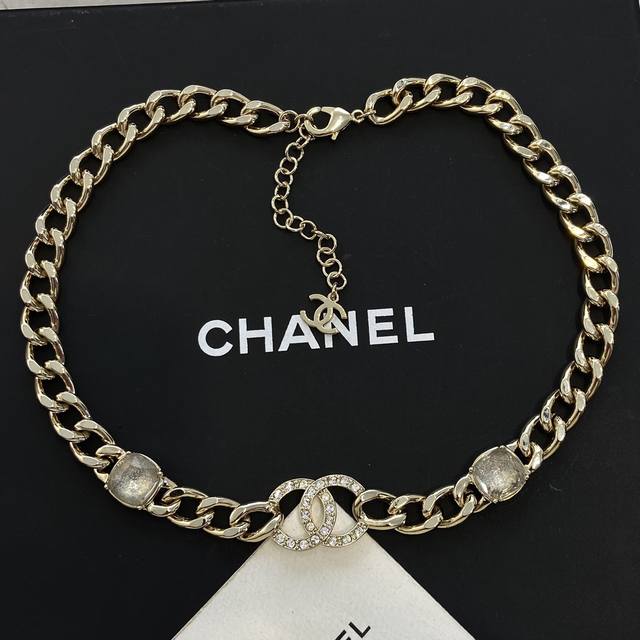 Xx0209 Ch Nel香 儿 23C白色水晶链条双C项链 Choker 长度可调节绝美设计利落大方，七彩白色水晶满钻双C，高级感十足，质感满分可日常可各种场