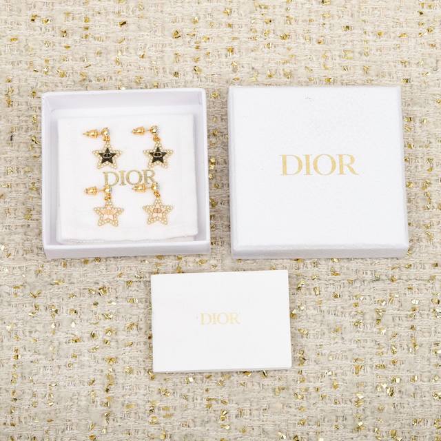 250625 我们出品 Zp6240！量大咨询客Fu Dor五角星Cd耳钉 26年早春Cruise最新款！精致又貌美，怎么搭配怎么好看五角星树脂+施华洛钻，认准