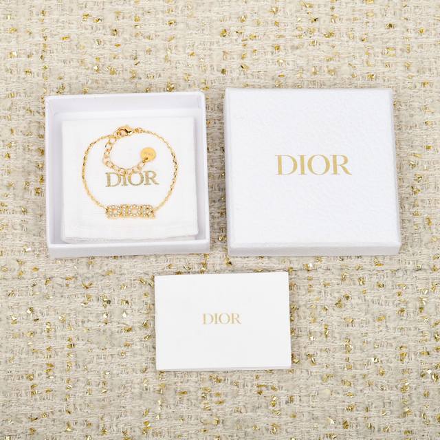 250630 我们出品 Zp5460！量大咨询客Fu Dor 钻链字母手链 2026早春最新款绝美系列最新款全网首发老规矩先买先得！Oh My Gosh，仙女本