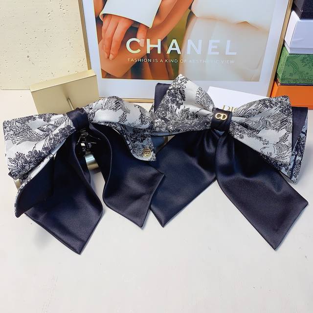 Dior迪奥 Dior发夹 双层蝴蝶结发夹弹簧夹 版型立体气质时尚百搭小仙女必入单品 闭眼入推荐款 单个