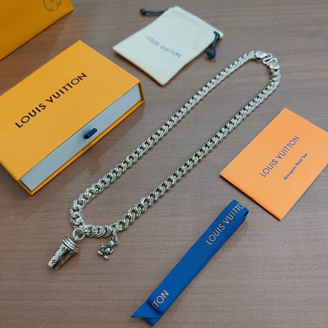 路易威登 Lv项链原单货专柜新款开模复古潮流时尚必备 男女均可佩戴 情侣款同款 摇滚朋克泰银风格 复古元素 潮流百搭 官网同款项链最新款链条档次更高明星经典款项