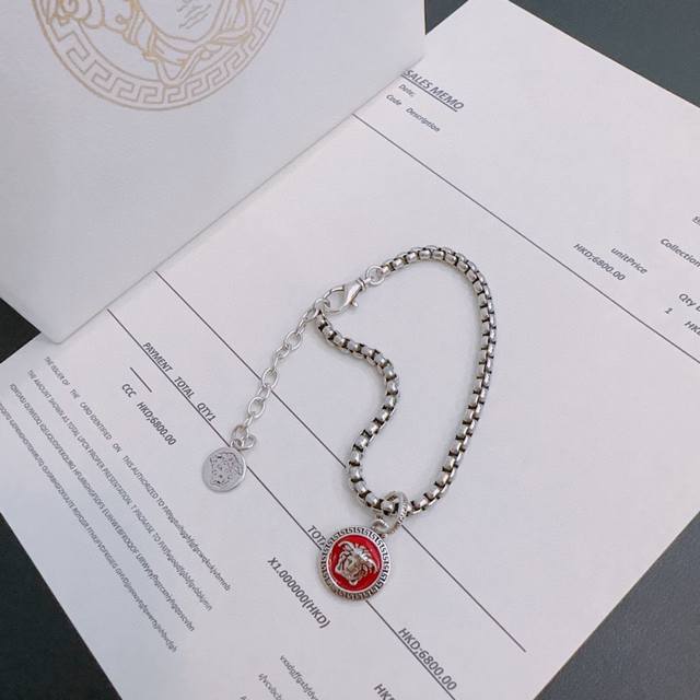 高品质范思哲手链美杜莎头像原单货专柜新款开模复古潮流时尚必备 男女均可佩戴 情侣款同款 摇滚朋克泰银风格 复古元素 潮流百搭 官网同款手链最新款链条档次更高明星