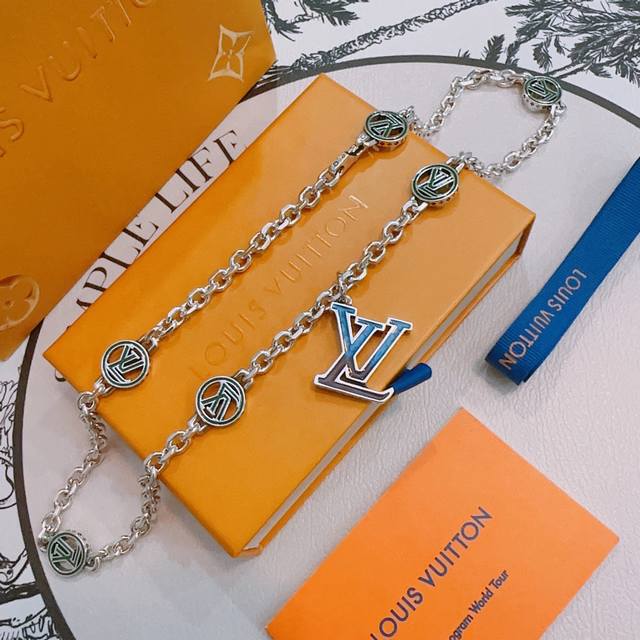 路易威登Lv项链原单货专柜新款开模复古潮流时尚必备 男女均可佩戴 情侣款同款 摇滚朋克泰银风格 复古元素 潮流百搭 官网同款项链最新款链条档次更高明星经典款项链