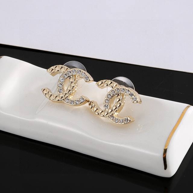 小香新款 Chanel香奈儿 浅金色耳钉 耳环原版一摸一样的原单货，高端定制 原版黄铜 每一个细节媲美专柜正品，业内仅此一家全世界专柜自购正品打版耳钉