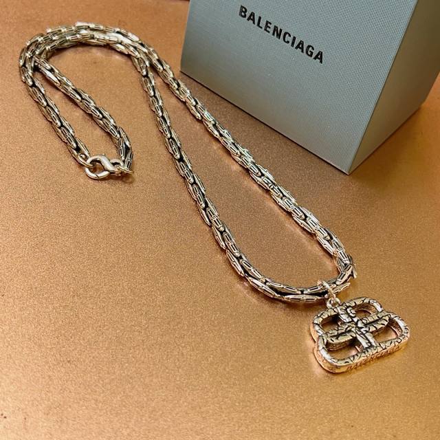 原单货新品 巴黎世家项链 Balenciaga 新款项链专柜一致 细节做工精细 每个细节流程到位 设计工艺精细 火爆款出货 设计独特 复古风格 巴黎世家项链
