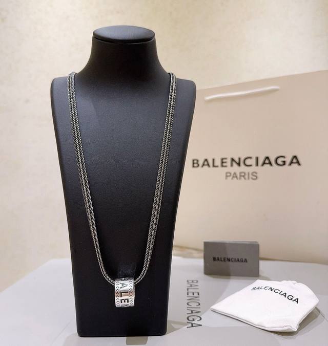 原单货新品 巴黎世家项链 Balenciaga 新款项链专柜一致 细节做工精细 每个细节流程到位 设计工艺精细 火爆款出货 设计独特 复古风格 巴黎世家项链