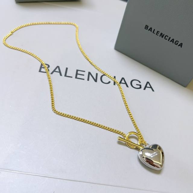 原单货新品 巴黎世家项链 Balenciaga 新款项链专柜一致 细节做工精细 每个细节流程到位 设计工艺精细 火爆款出货 设计独特 复古风格 巴黎世家项链
