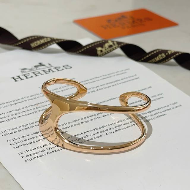 爱马仕手镯 男女同款自动调节开口 饰品中的天花板 这就是品味的魅力 高端定制 都爱爱马仕火爆 手镯 超精赞 各路女神 明星 同款 高端材质镀金，K金质感，精工1