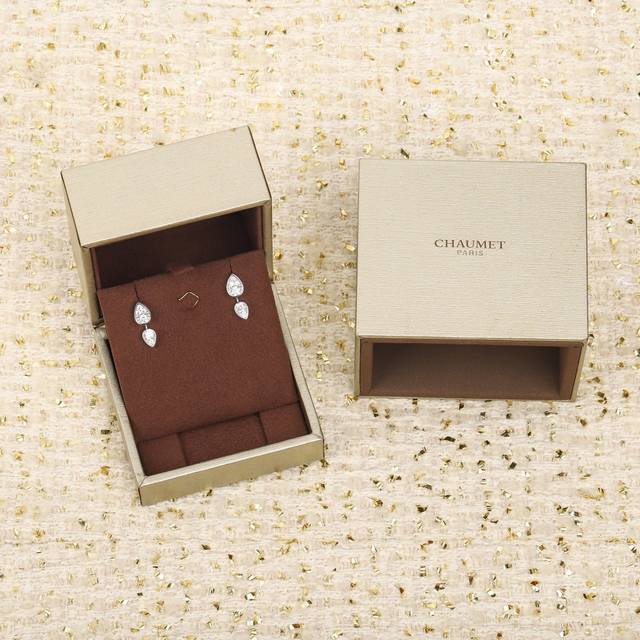 206340 我们出品 水滴耳环， 可订做18K真金真钻版，只做对版真金货，价询客Fu，pk市面各种金货 极具代表性的“刀锋” Fil-Couteau 工艺将两