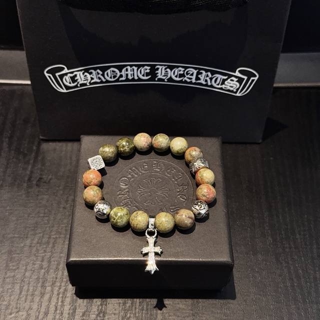 新款 专柜品质 Chrome Hearts克罗心经典复古多元素手链手串，凹凸造型不同的花纹设计风格 呈现出与众不同 十字架 童军花是克罗心的志 所以更经久不衰