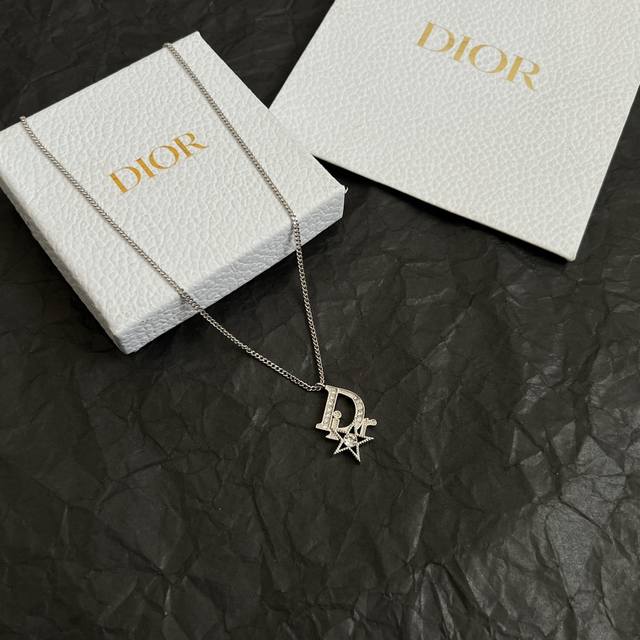 Dior 迪奥 中古 项链 专柜一致上新 精选原版一致 黄铜材质 甜美气质高雅。