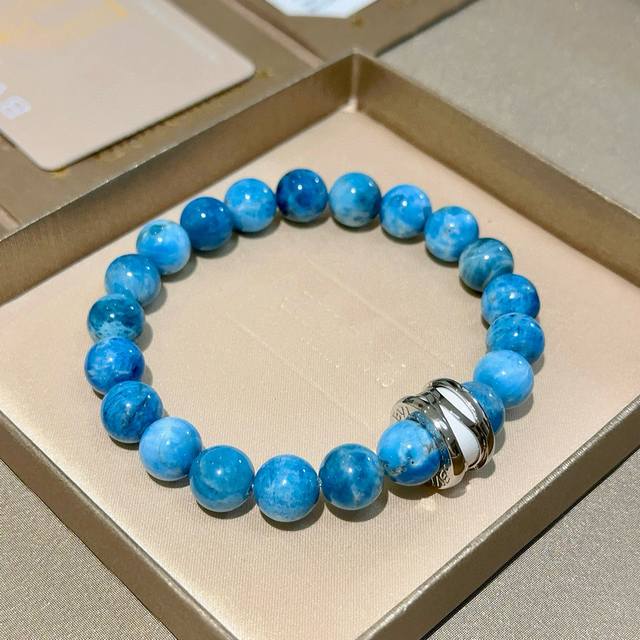 宝格丽手链V金材质 Bvlgari宝格丽 Divas‘ Dream 系列 天然海纹石 品相完美，细节无敌，那种独特的色泽完全无可挑剔，再缀以经典指环外形设计，简