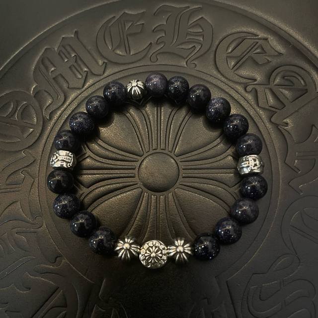 新款 专柜品质 Chrome Hearts克罗心 经典复古多元素手串手链 ，快手 Ins 小红书热门，凹凸造型不同的花纹设计风格呈现出与众不同 十字架童军花是克