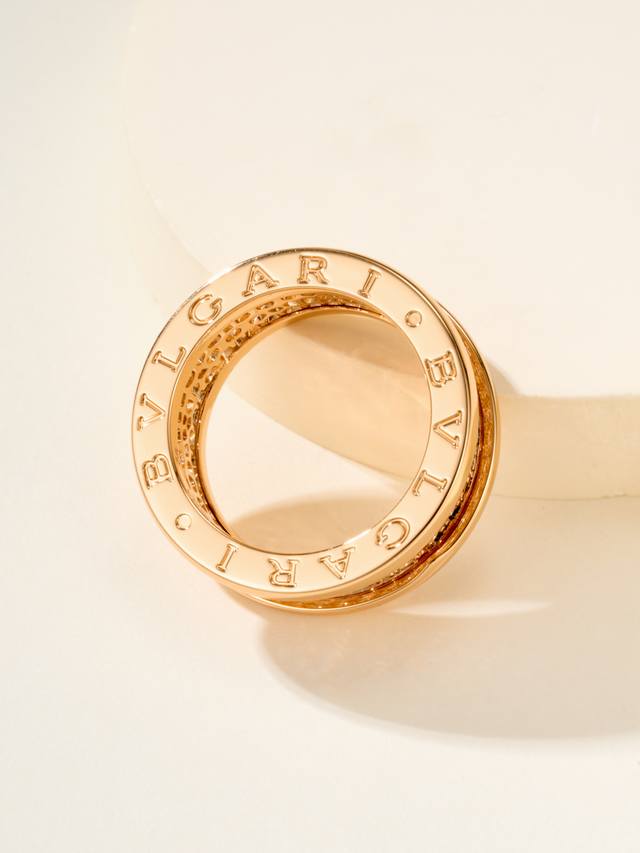 经典重现Zero1中宽三排钻小蛮腰戒指 尺寸6789号 为什么叫银河系戒指，因为闪到星空中了，Binglingbingling闪闪发光 贵气优雅高贵迷人完美结合