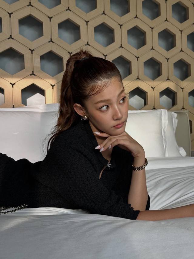 我们出品 Z批 6760，量大咨询客Fu 金色，银色 香 26C半圆球双C耳钉 26C早春最新款，最新款全网首发现Huo哇哇，太美了，这一季必入单品！仙女级别！