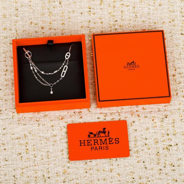 我们出品 猪鼻子项链可订做18K真金真钻版，只做对版真金货，价询客Fu 猪鼻子项链 明星、网红、名媛都难以抗拒！酷劲十足的经典标志 古今中外时尚浪尖上的不败元素