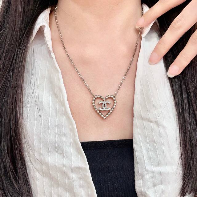Chanel香奈儿 中古 项链小香家的款式真心无需多介绍每一款都超好看，精致大方，非常显气质.