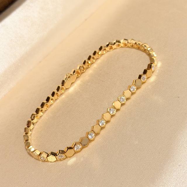 A5744 纯银Cnc版 尚美 新款 波浪 蜂窝 系列 单排 半钻手链 奢侈 高端定制沿用尚美蜂窝Bee My Love 将蜂巢的爱情复刻于心间，把爱带在身上，