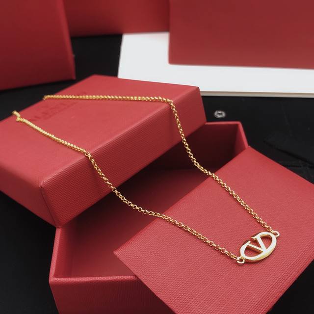 编号 Valenti*O最新款V项链 一致Zp黄铜材质