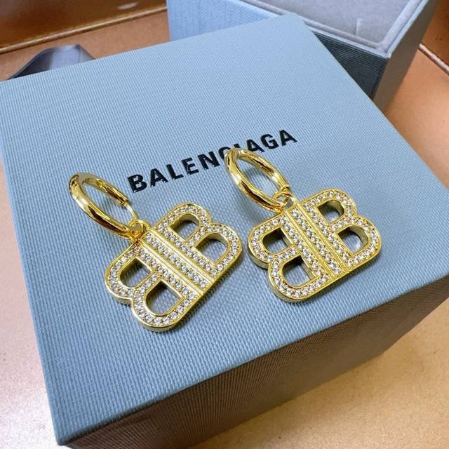 Balenciaga 巴黎世家耳钉 王炸系列 专柜同步 更新 简约叠加造型耳环 经典造型搭配 设计感十足 搭配衣服绝绝子
