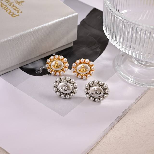 项链 耳钉p60英国代购 Vivienne Westwood薇薇安西太后土星 套装优雅大方精工设计 非常修饰脸型 青春活力 一眼就被这款吸引了 非常漂亮的颜色搭