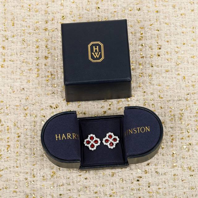 206556 我们出品 Loop耳钉，可订做18K真金真钻版，只做对版真金货，价询客Fu Hw家的Diamond Loop花园系列，Loop系列珠宝设计取材于品