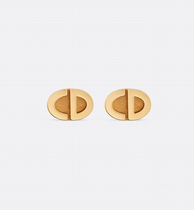 Dior耳钉 热销款火爆上新 迪奥金色迷你Cd耳钉 小巧精致日常通勤佩戴率高每一个细节都经过精心打造，尽显对品质的执着追求。佩戴它，将成为你独特品味的完美诠释。