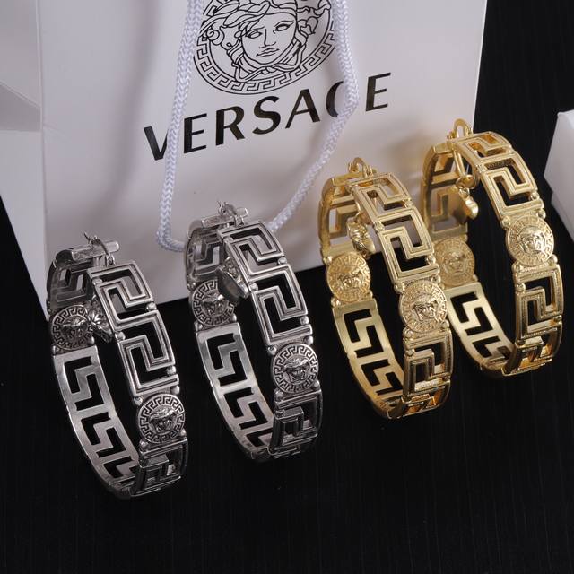 Versace 范思哲耳钉￥