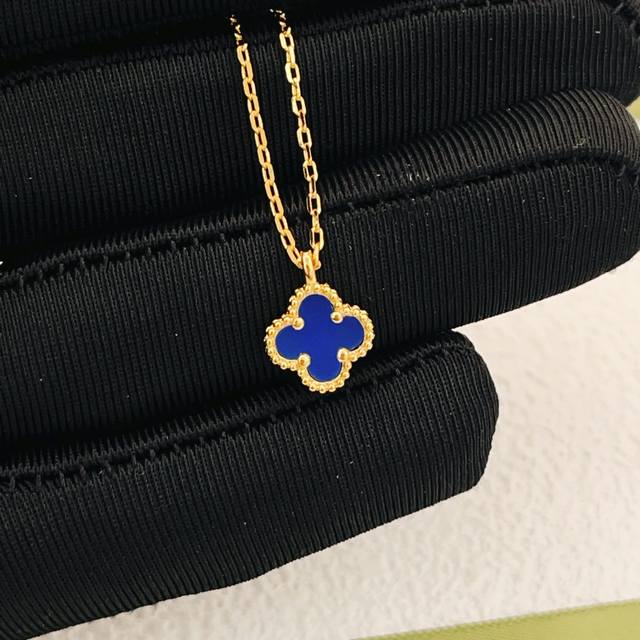 Vancleef*Arpel* 最新款金色迷你蓝贝母项链 一致Zp黄铜材质，非常的上镜设计很特别值得入手高级手工坊系列