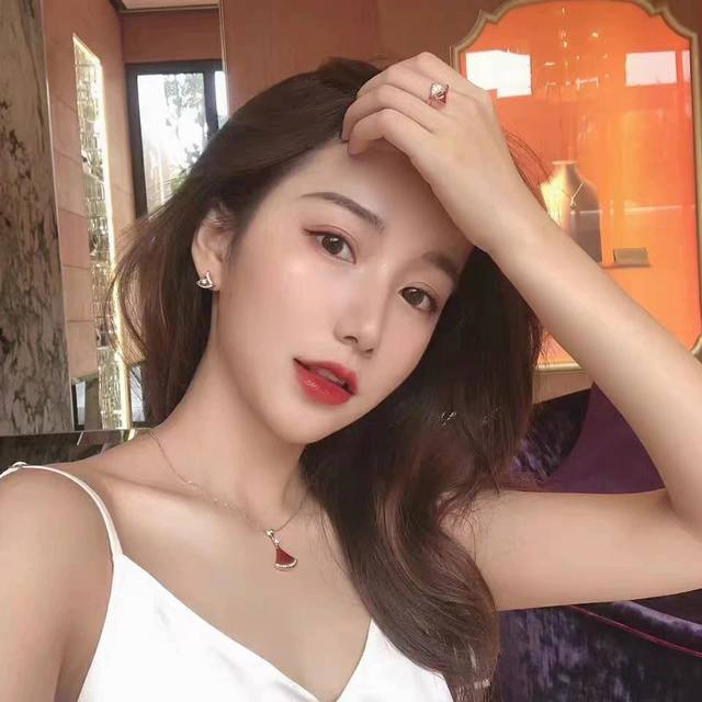 Bx028红色 Bx029白色 Bx030绿色 Bvlgari最新款三色扇子玫瑰金大号项链 一致Zp黄铜材质，非常的上镜设计很特别值得入手高级手工坊系列