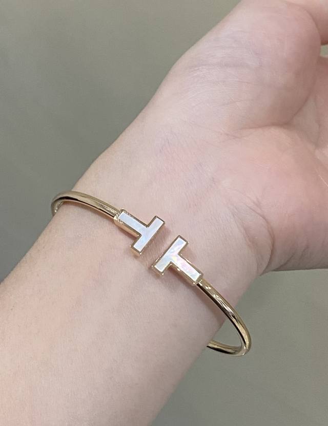Tz006金色 Tz005银色 Tz004玫瑰金 Tiffany*帝芙尼最新款三色双T手镯 一致Zp黄铜材质，非常的上镜设计很特别值得入手高级手工坊系列