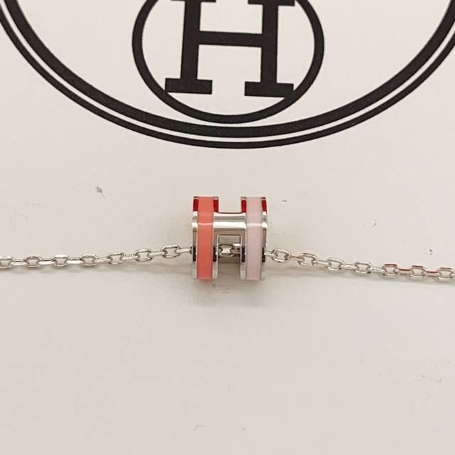 Hx119 He Mes最新款银色粉拼白迷你项链 一致Zp黄铜材质，非常的上镜设计很特别值得入手高级手工坊系列