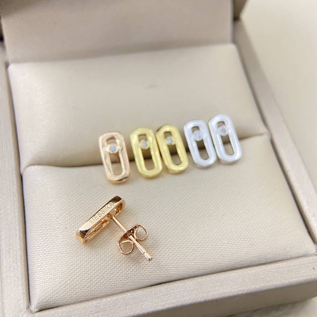 梅西卡- 单钻 滑动 光面耳钉 法国巴黎一颗钻移动 高端定制镶嵌 可移动的闪钻 是经典Move系列的标志设计，这颗璀璨的闪钻象征着过去、现在和未来的爱。 Mov