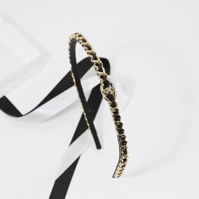 Ch Nel 发箍： ，小羊皮爆款明星同款双C包包扣女式发箍。