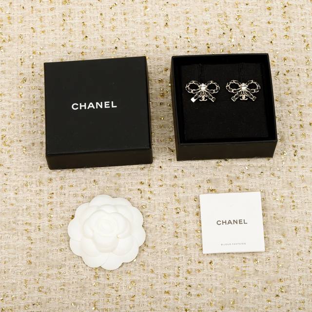 250518 我们出品 Zp9360，量大咨询客Fu 香 黑皮蝴蝶结耳环 25秋冬最新系列！全网首发独家现货老规矩，先到先得！超美超仙一致Zp特别定制的五角星施