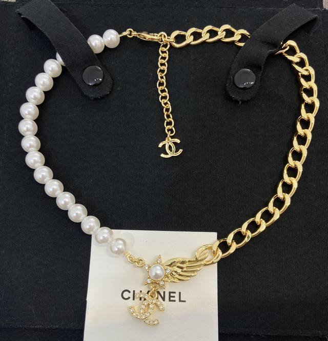 Xx0434 Ch Nel香 儿链条拼珍珠星星翅膀双C项链 Choker 24C早春新款！火爆来袭！全网首发超有Vintage味道的设计，非常值得收藏“流行稍纵