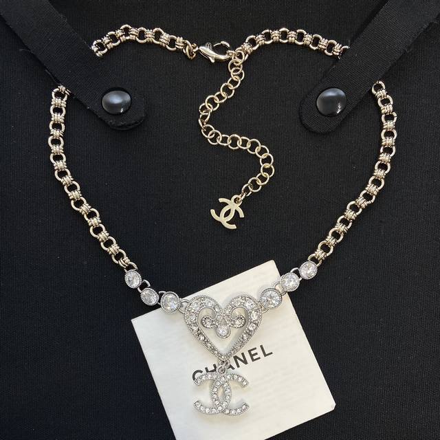 Xx0613 Ch Nel 香 儿 23K爱心Choker 无法拒绝的魔力！经典百搭！每期必入！千万别看它简单，链条全部订制，分色电镀，拿到手会让你惊叹，设计师