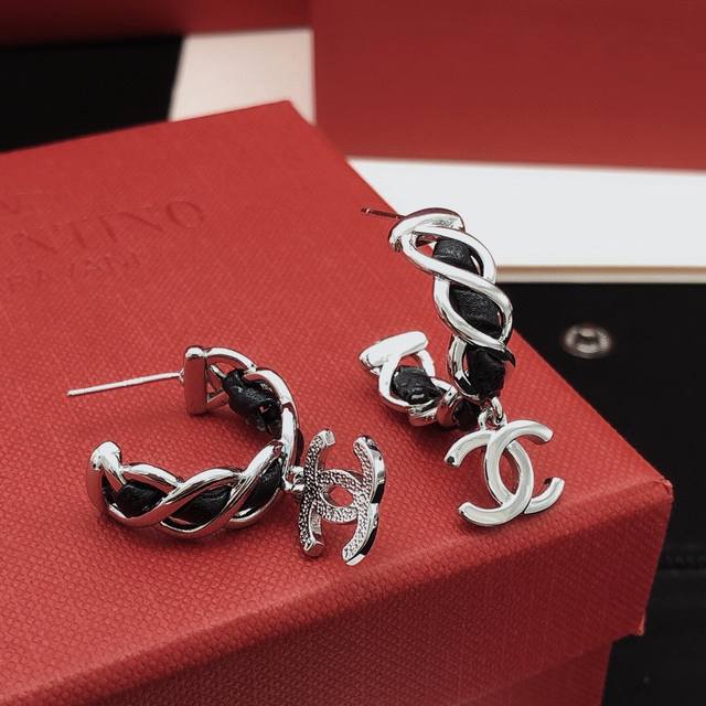 编号Xed0168 Ch*Nel最新款皮革耳勾 一致Zp黄铜材质