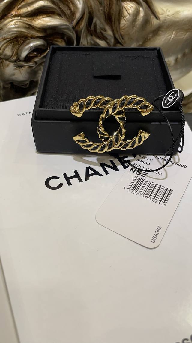 黑金配色皮穿链双C胸针 极简螺旋设计皮穿链复古又大气 一年四季实用高级百搭 男女同款