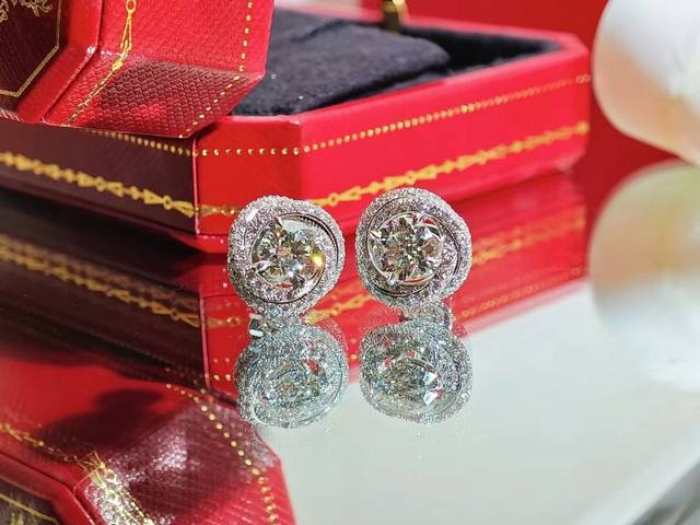 精工版卡地亚耳钉 单钻耳环。八心八箭高碳钻。。最经典受欢迎的一款耳钉 永恒经典 近年来很火 配飞碟耳塞 亚金材质Sp银针防过敏