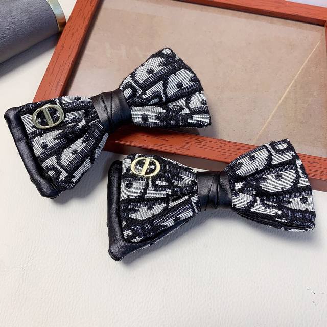 Dior迪奥 Dior发夹 老花压夹边夹日常精致小单品 气质百搭小仙女必入单品 宝藏款 闭眼入推荐款 一对