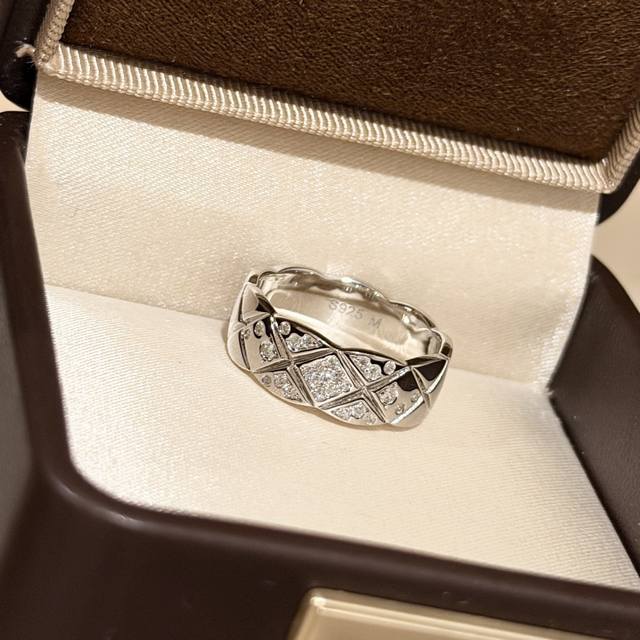 S0046 小香风 菱格 半钻 戒指高端定制925纯银镶嵌顶级高碳钻 实拍高端珠宝Coco Crush！全明星阵容 Coco Crush 新品！系列高级珠宝戒指