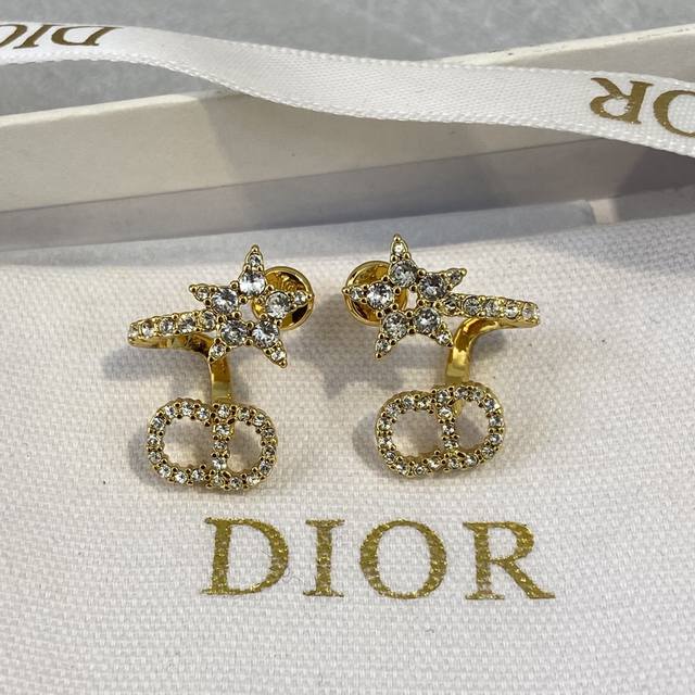 De115 无优惠 Di R 迪 星星Cd耳钉