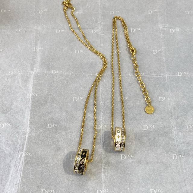 Dx0353 Dor方钻珐琅字母路路通项链 大爆款系列这个设计无敌了黑白灰珐琅字母+排钻点缀，集合经典，时尚，创新于一身的集合体，必须入做工完美细腻，细节动人，