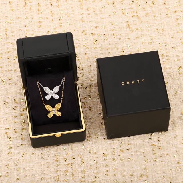 205874 我们出品 大号缱绻蝴蝶项链，可订做18K真金真钻版，只做对版真金货，价询客Fu 迷你缱绻蝴蝶吊坠配以一条精致的白金项链，展现蝴蝶展翅时的优美轮廓。