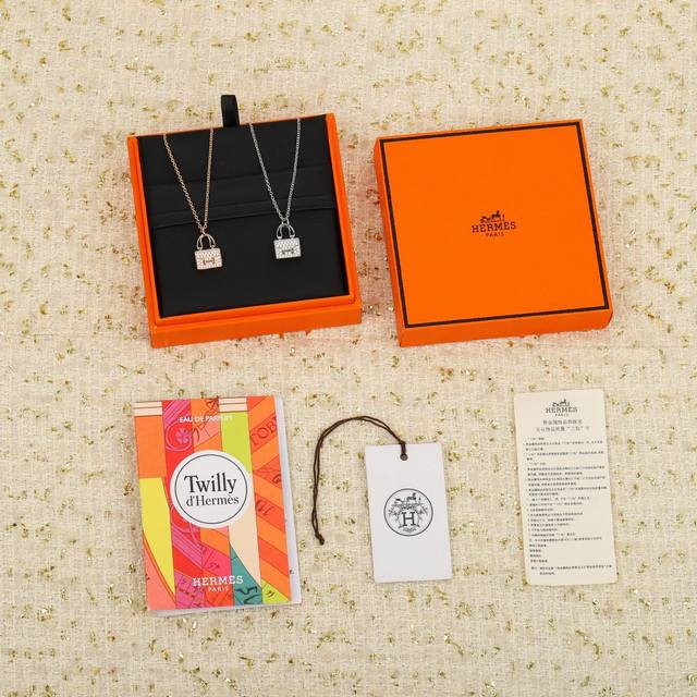 205029 我们出品 新款包包项链 Zp70 000，可订做18K真金真钻版，只做对版真金货，价询客Fu，pk市面各种金货 Amulettes Constan