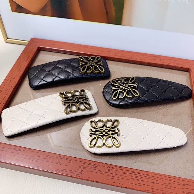 Loewe罗意威 Loewe发夹 菱格Bb夹边夹日常精致小单品 气质百搭小仙女必入单品 宝藏款 闭眼入推荐款 一对