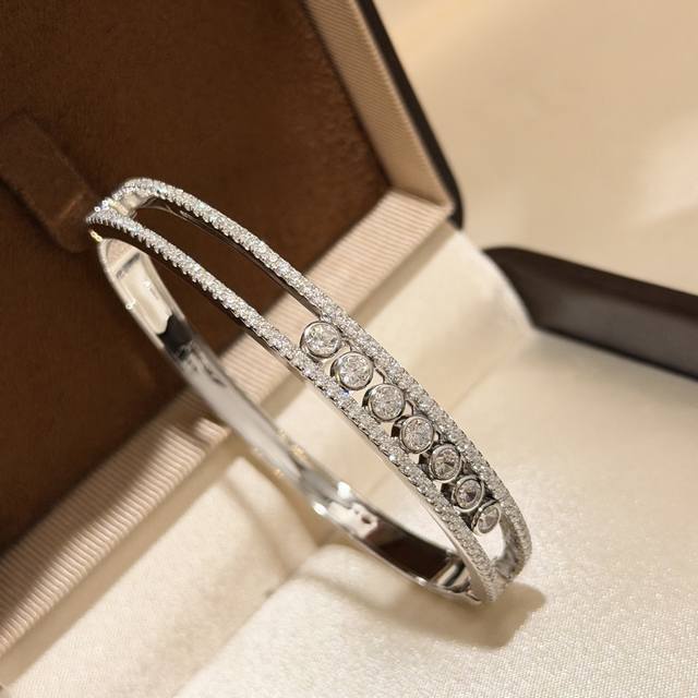 A3904 火爆 好莱坞最In的珠宝品牌大牌 梅西卡 新款奢侈 七钻滑动 手镯 精致 925纯银镀K金 镶嵌工艺 。滚动的 钻石时尚名媛圈都追捧的巴黎独立设计师